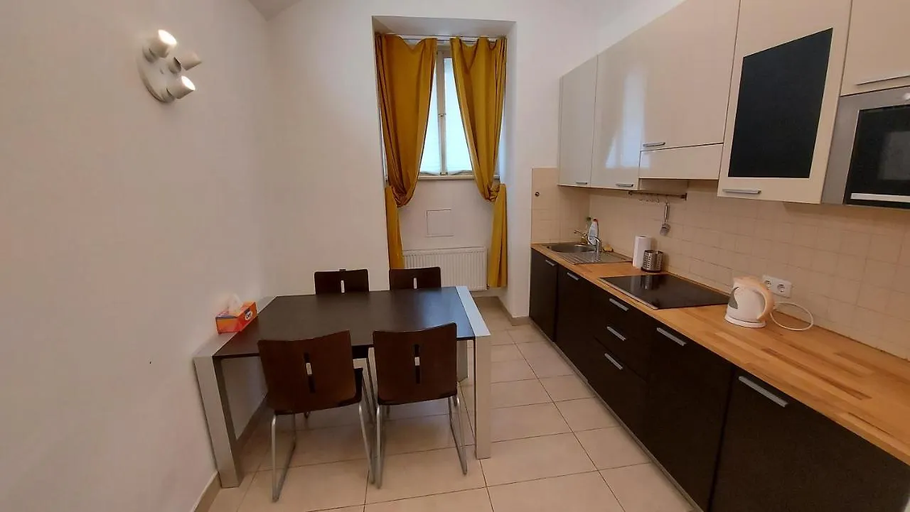 Quiet Apartment In Prague Center