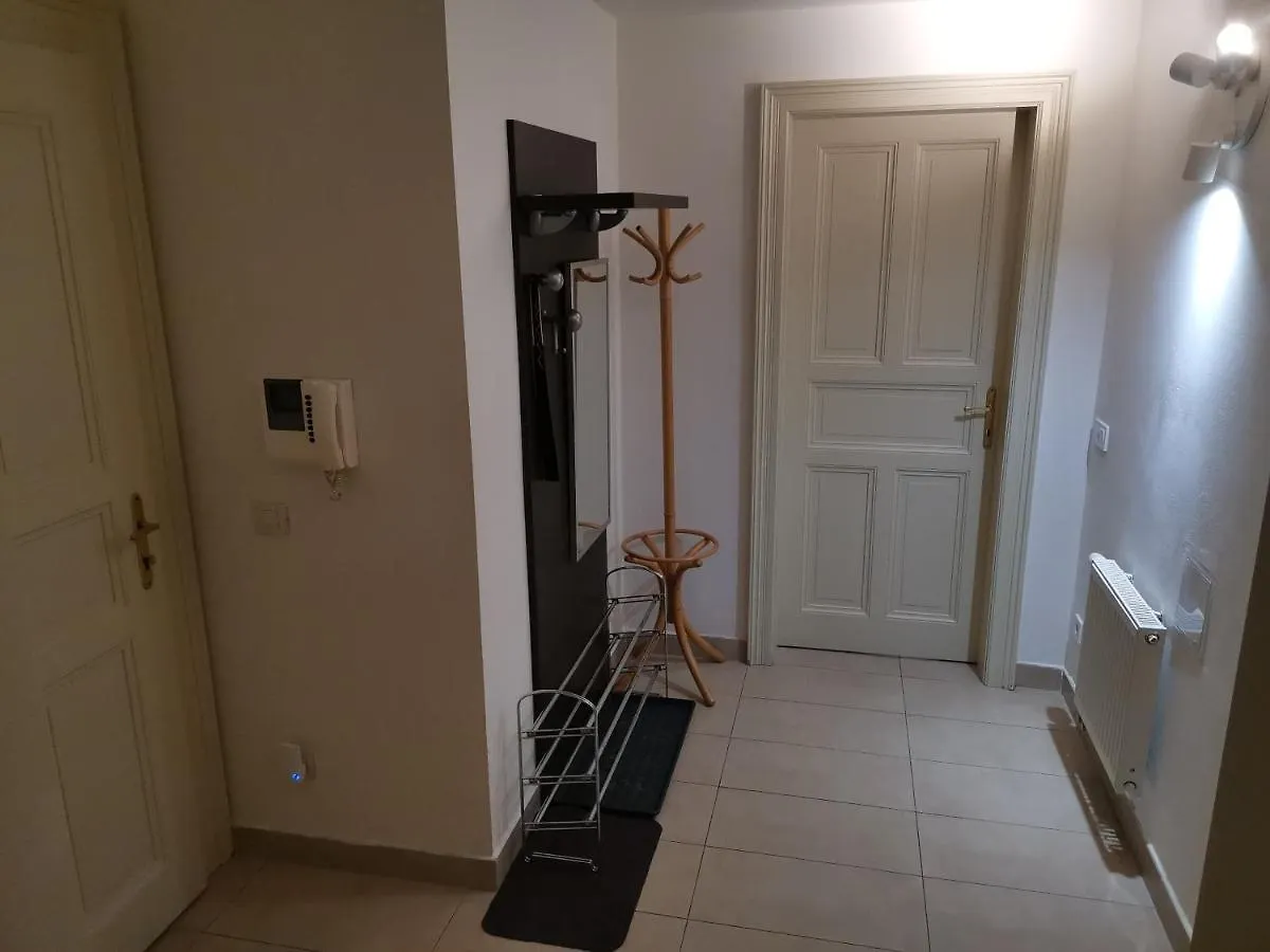 Quiet Apartment In Prague Center